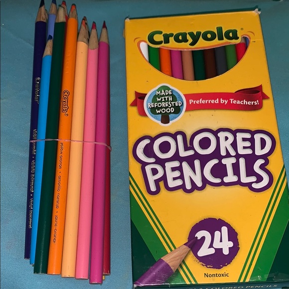 46 crayola colored pencils 24 in box 22 loose - Picture 1 of 5
